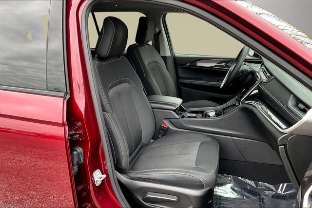 2023 Jeep Grand Cherokee Laredo 4x4