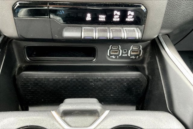 2020 RAM 1500 Big Horn Crew Cab 4x4 5'7" Box