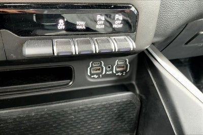 2020 RAM 1500 Big Horn Crew Cab 4x4 5'7" Box