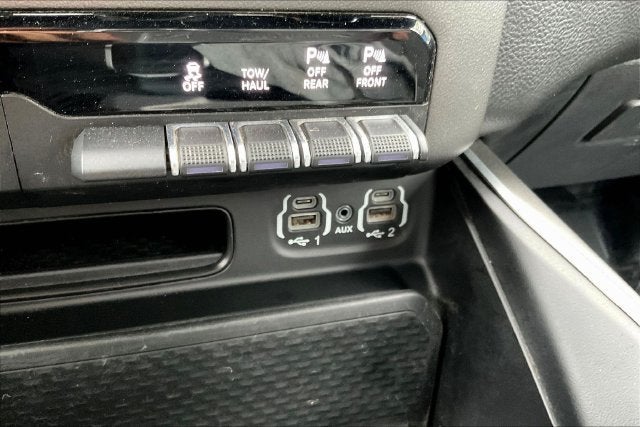 2020 RAM 1500 Big Horn Crew Cab 4x4 5'7" Box
