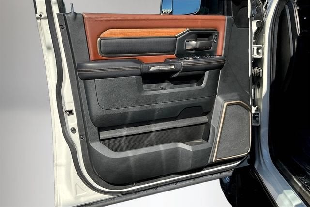 2020 RAM 3500 Laramie Longhorn Crew Cab 4x4 8' Box