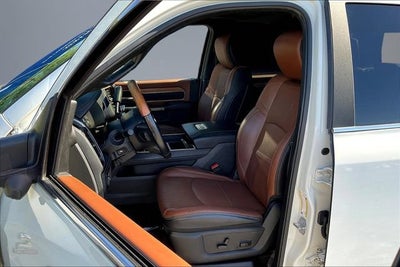 2020 RAM 3500 Laramie Longhorn Crew Cab 4x4 8' Box