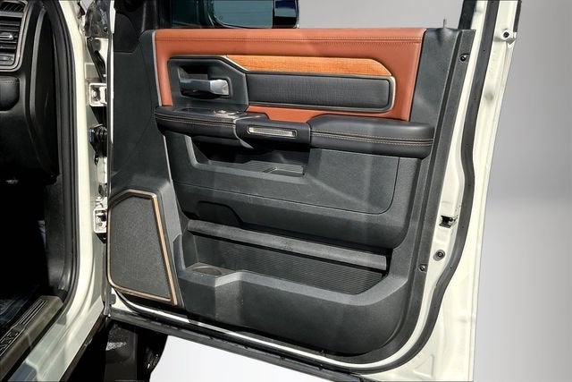 2020 RAM 3500 Laramie Longhorn Crew Cab 4x4 8' Box